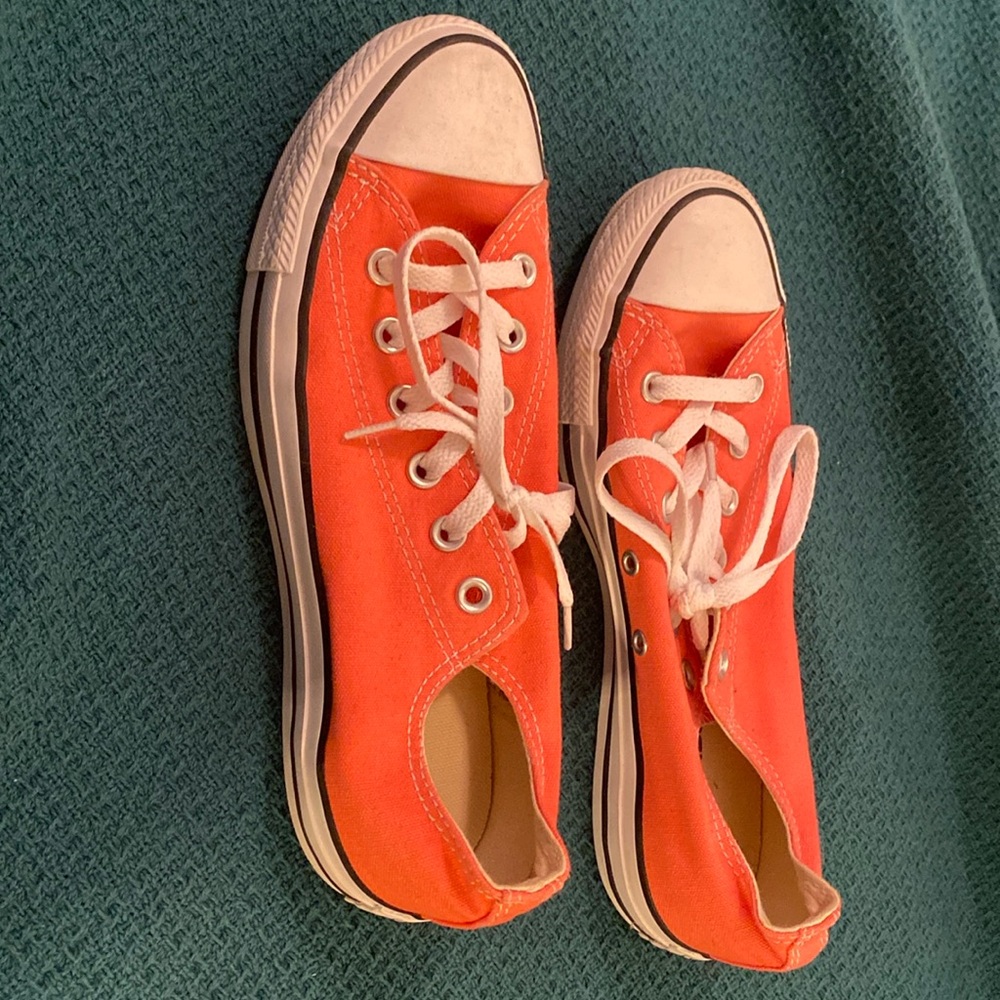 Pink Converse Low Toos